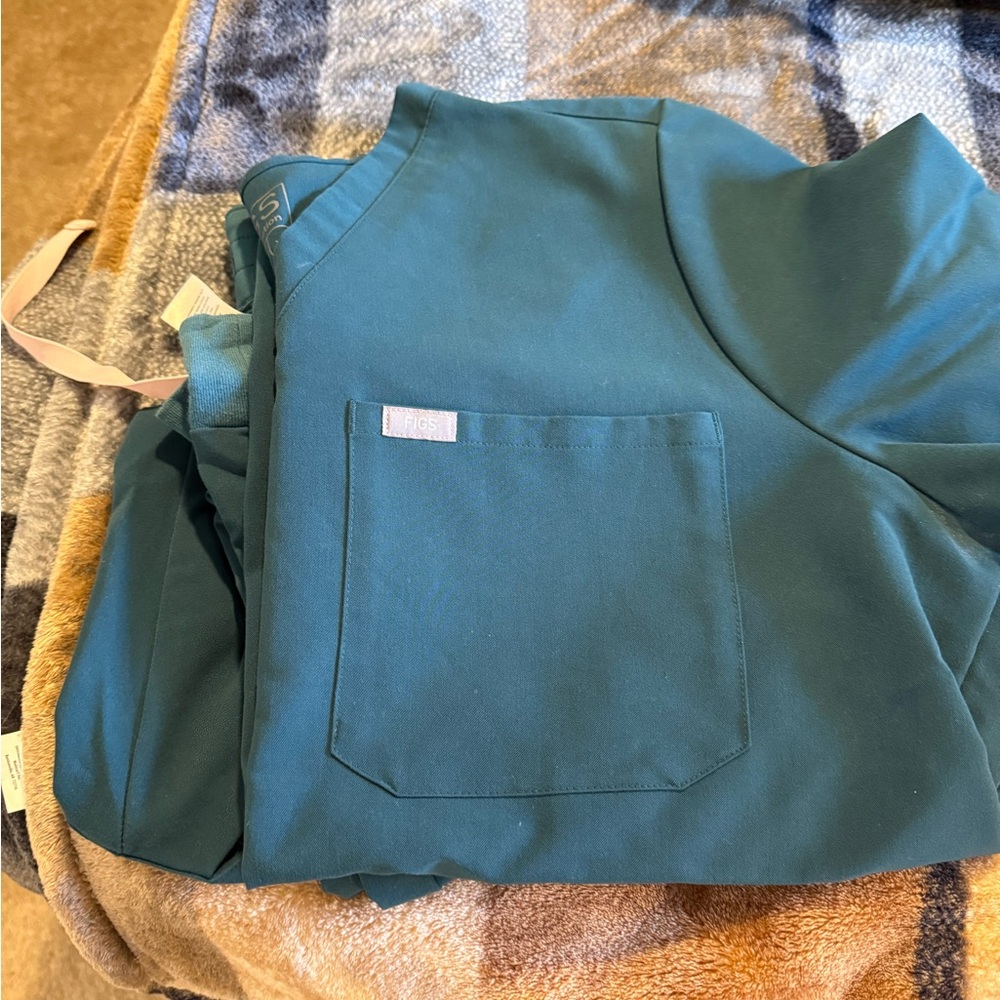 Figs scrub set